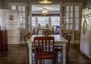 the dining table at screen inn, mermaid cottages, tybee island ga